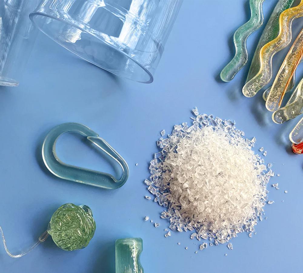 Image of recycled plastic grounds and products made from recycled tritan including KeepCup Cold Cup Original